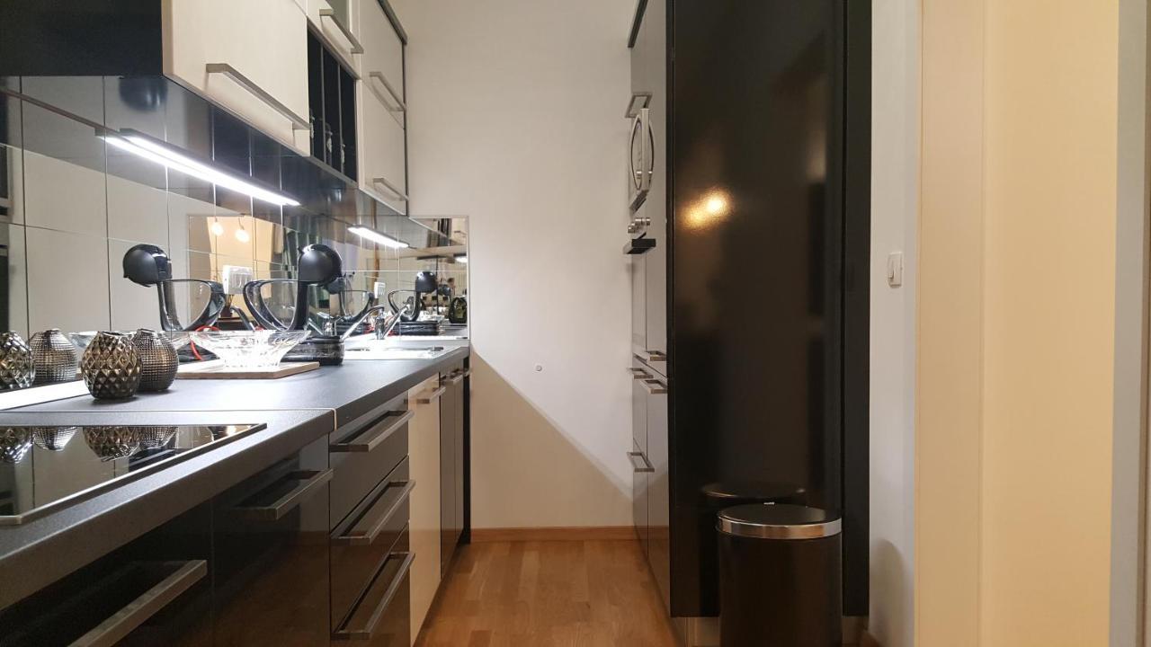 E&E Apartments 4* Arena Stozice ลูบลิยานา ภายนอก รูปภาพ