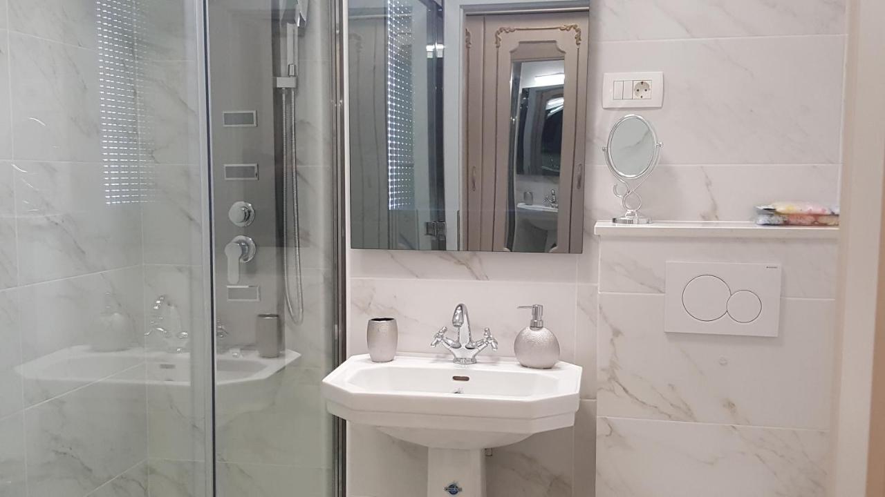 E&E Apartments 4* Arena Stozice ลูบลิยานา ภายนอก รูปภาพ